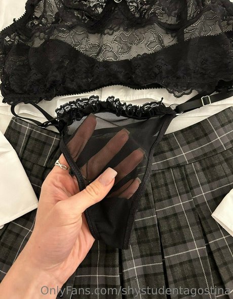 sehr dünne onlyfans exklusive pornografische bild