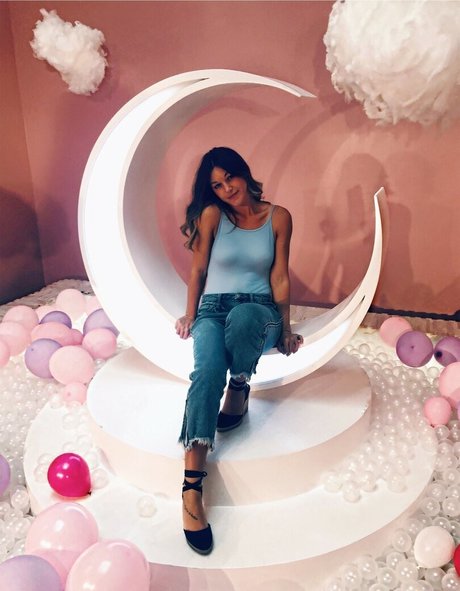 Thesponlyghost model nackten bild