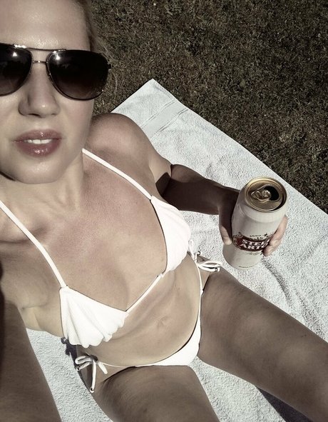 misshotcroatia model akt bild