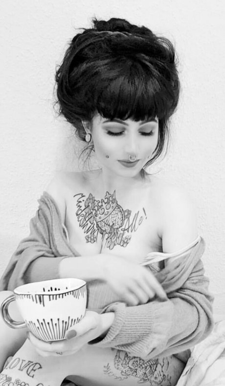 Zainab model kunst bilder