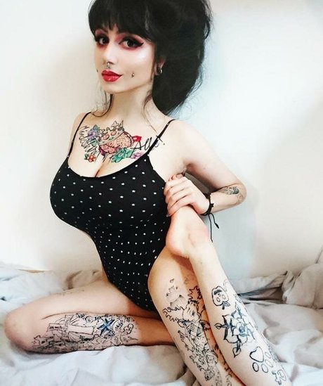 kurvige teen-onlyfans kostenlose kunst bilder