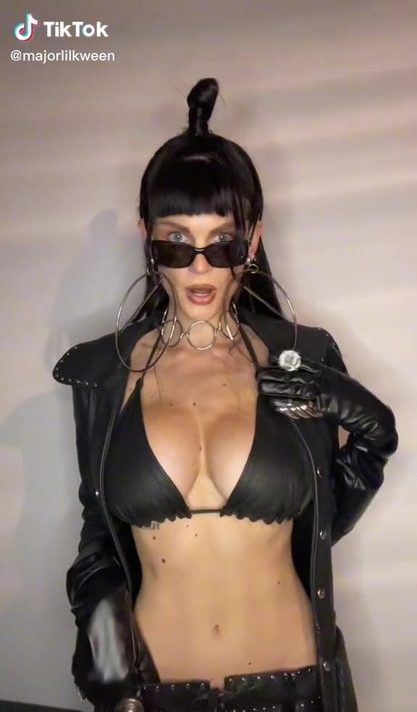 Alex Elizabeth Ljadov sexy nackt bilder