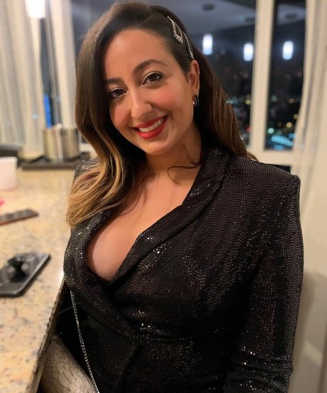 Nicole Enayati hübsche sexy fotos