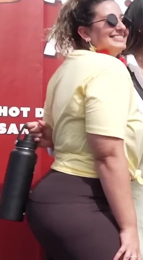 Nicole Enayati model nackte bild