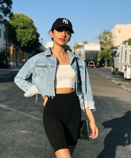 Banita Sandhu hübsche pornografische bilder