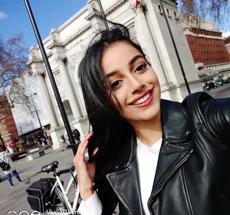 Banita Sandhu sex galerien