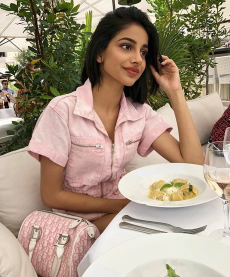 Banita Sandhu schauspielerin nackten bild