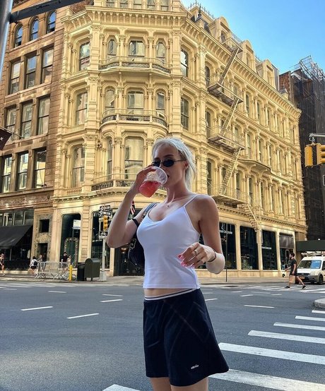 Rachael Nyhuus heiße nacktheit bild