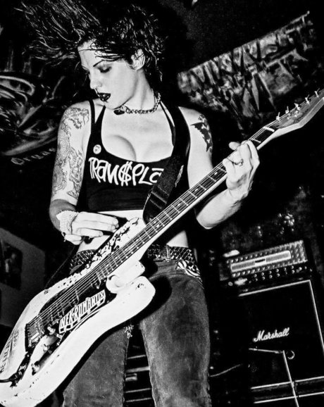 Brody Dalle sexy akt galerie