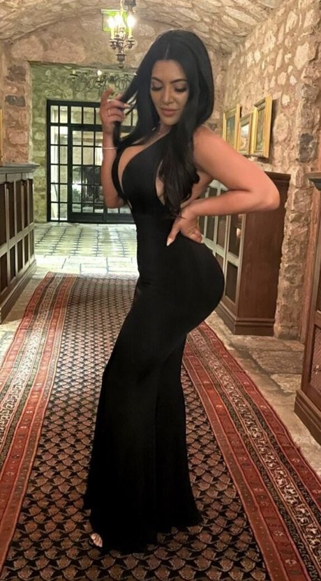 Nikki Waka hübsche pornostar fotos