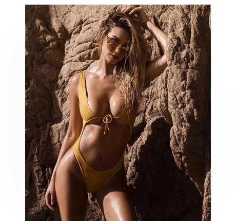 Talita Correa sexy erotische archiv