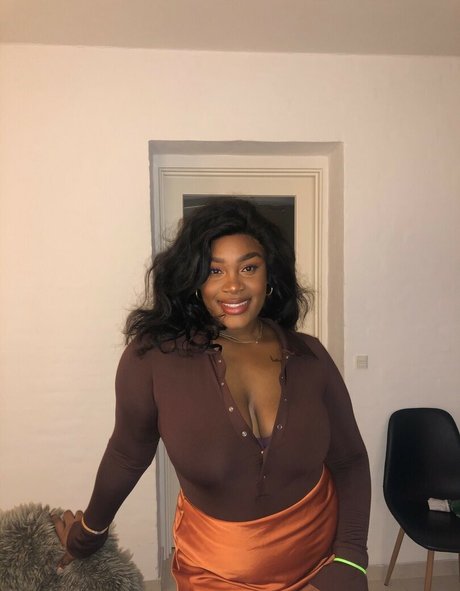 Zee Ngema beste nackt bild