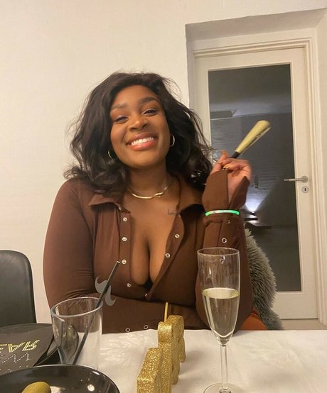 Zee Ngema nacktheit hübsche fotos