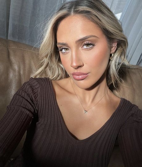 Bella Keuch model schöne bilder