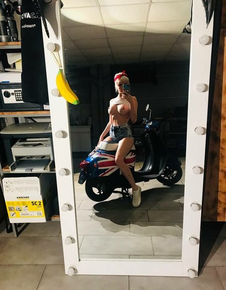 Alisa Liss kunst porno bild