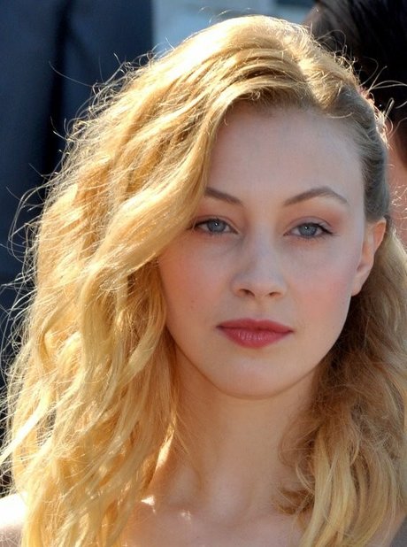 Sarah Gadon top erotische archiv
