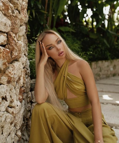 Yana fire exklusive sex galerie