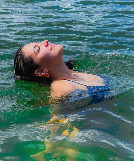 Ana Zimerman hübsche akt bild