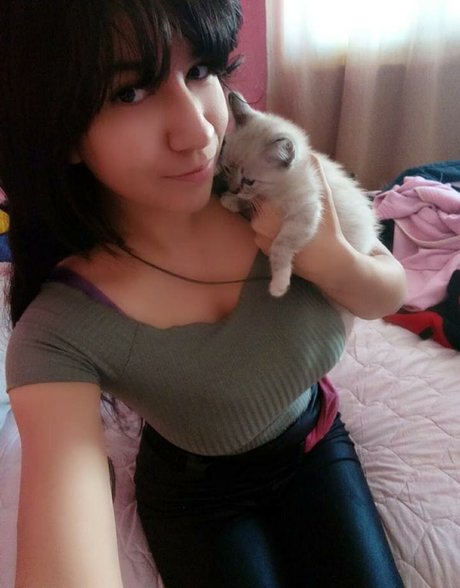 Angy Malicsky nackt pornostar bild