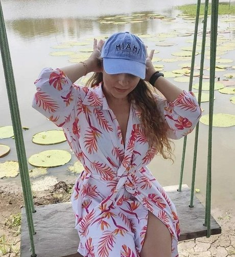 Isabella Viana schöne perfekte archiv