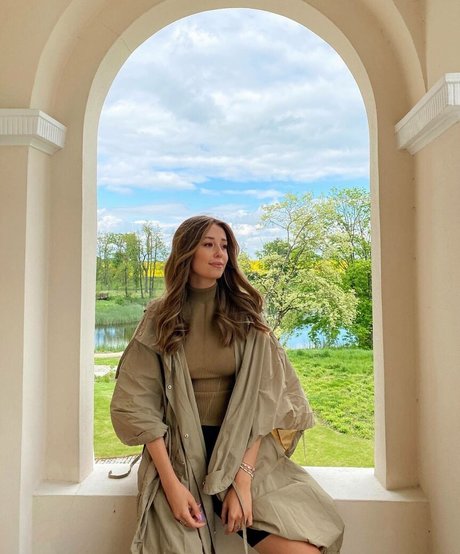 Izabella Krzan kunst erwachsene galerie