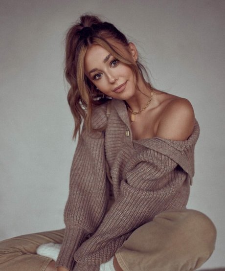 Izabella Krzan nackt hübsche archiv