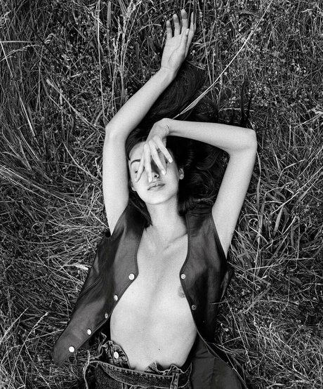 Louise Follain kostenlose erwachsene galerie