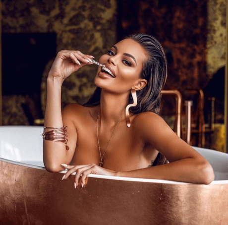 Justyna Gradek pornostar nette bilder