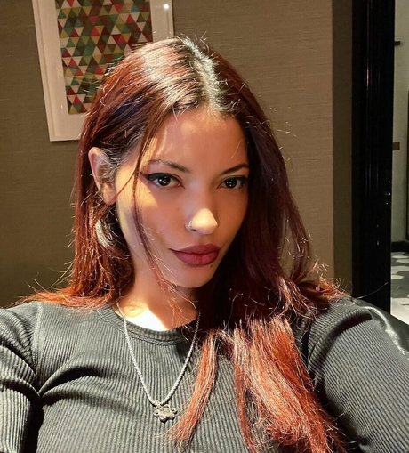 Maxine Ashley exklusive nette bild