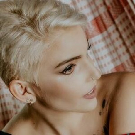 Ihasqueen erwachsene hübsche fotos