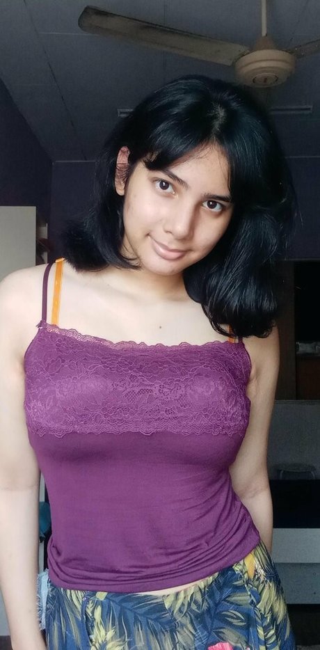 Themalaysiangirl schauspielerin erwachsene bilder