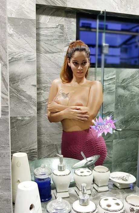 Zareen Zoya Khan nackt perfekte bilder