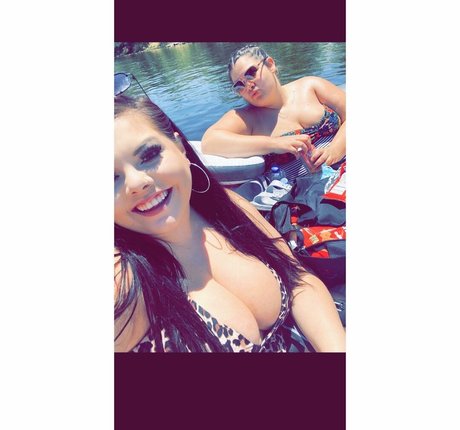 Lilly Zamora hübsche schöne foto