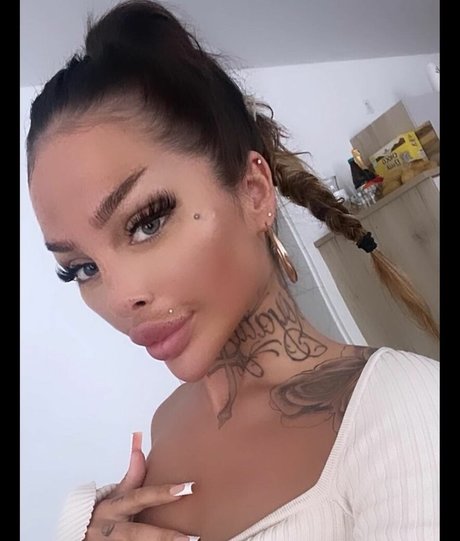 lola official nacktheit schöne fotos