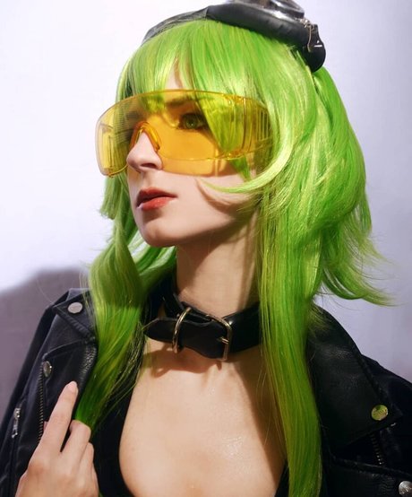 Holly White nackt top bilder