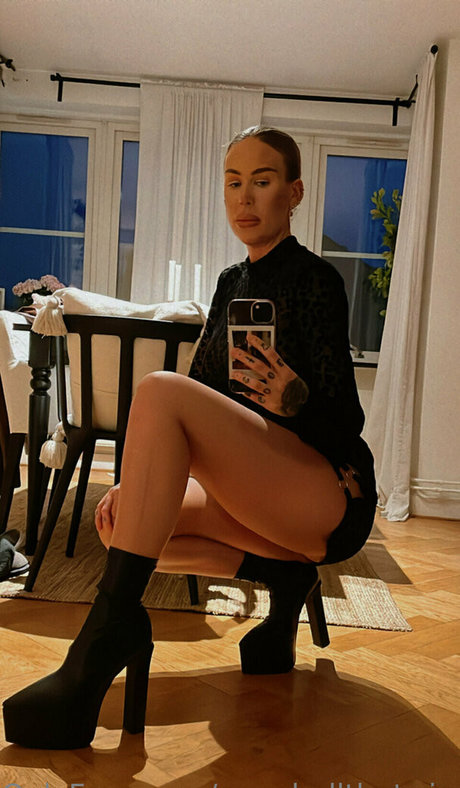 TheSwedishTwins model hd bilder