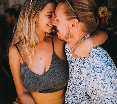 Wears ren erotische akt fotos