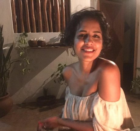 Agam Darshi nette pornostar foto