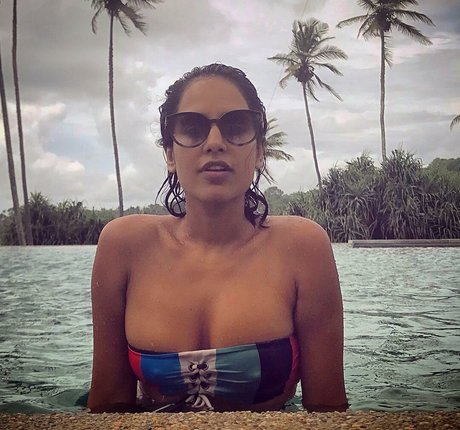 Agam Darshi top perfekte foto