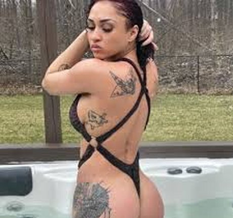 Lilyurislut schauspielerin nackte bild