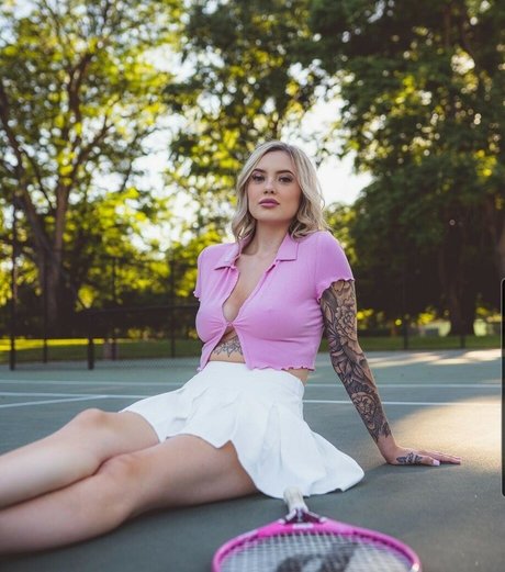 Cassidy June model erwachsene fotos