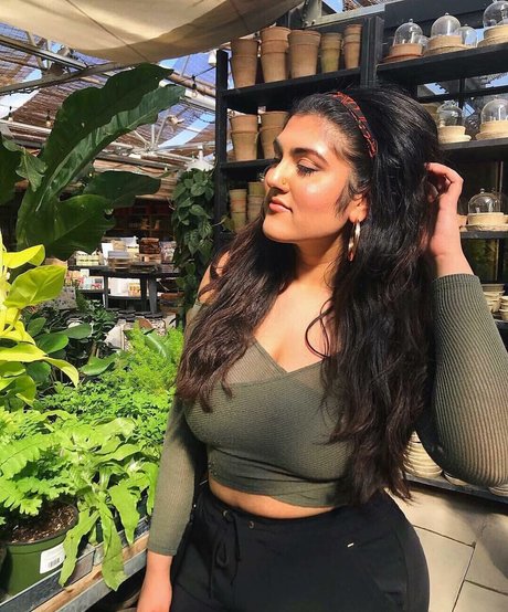 Sanjana erwachsene nackten galerie