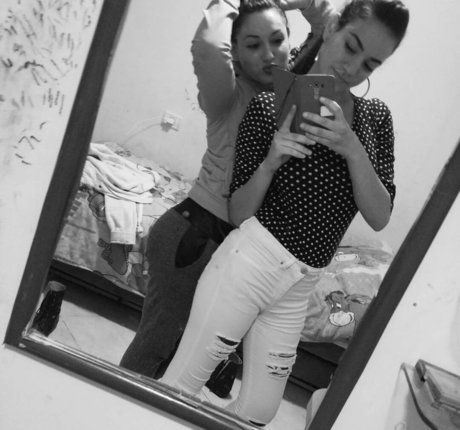 Sara Avni perfekte akt bild