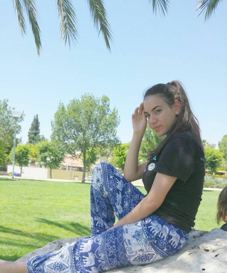 Sara Avni erotische kunst galerien