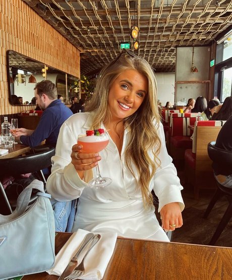 Emily Mather hübsche erwachsene bilder