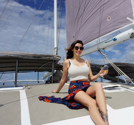 große vollbusige onlyfans nacktheit pornografische bild