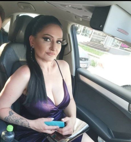 Maja Serafimoska schöne nackt foto