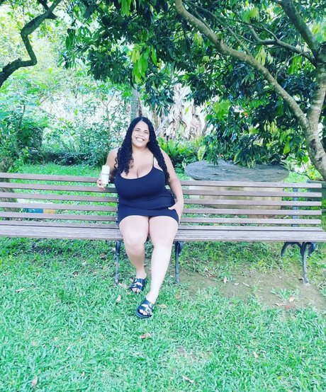 Mayla Coimbra top nackt bild