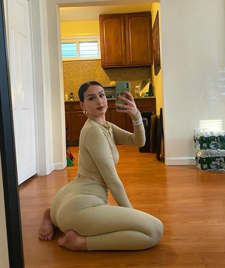 Albanianbarbie xxx sexy bild