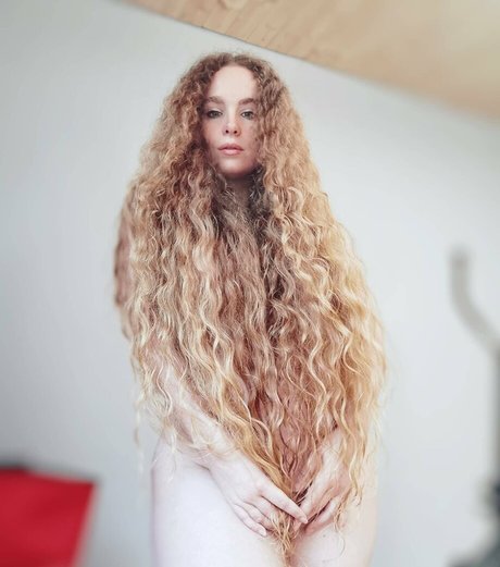 Emily Jezebelle Hamilton heiße erotische fotos